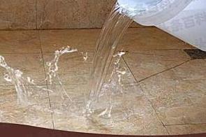 华容漏水维修 免砸砖防水材料该如何施工